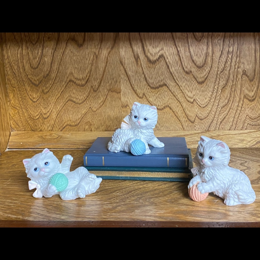 vintage Homco Porcelains playful kitties figurines